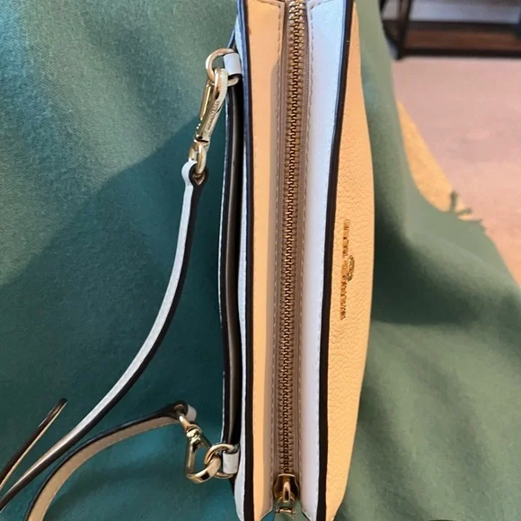 Michael Kors Valerie Cream Crossbody Bag EUC with cute bag charm - Picture 7 of 11